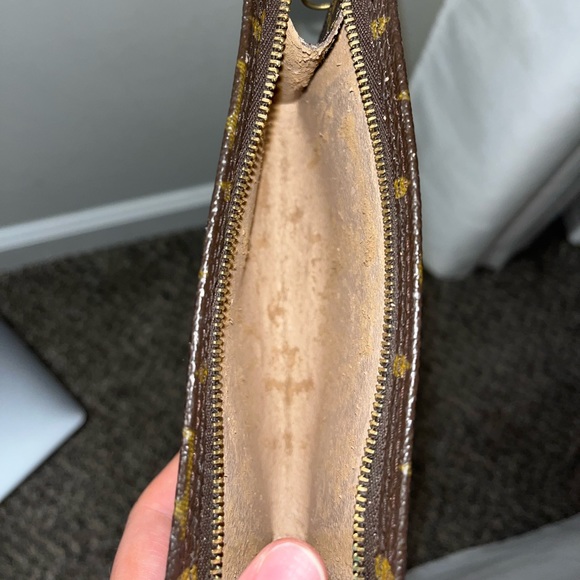 Louis Vuitton Cosmetic Bag - Picture 8 of 8